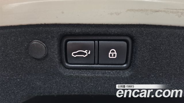 Kia K7 2019 — photo 32
