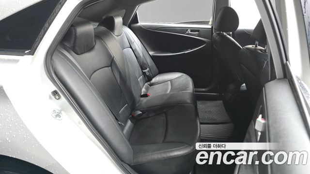 Hyundai Sonata 2010 — photo 11