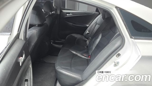 Hyundai Sonata 2010 — photo 12