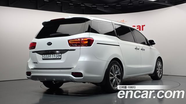 Kia Canival 2020 — photo 2