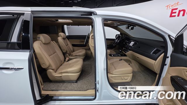 Kia Canival 2020 — photo 19