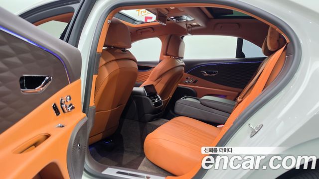 Bentley Flying Spur 2022 — photo 17