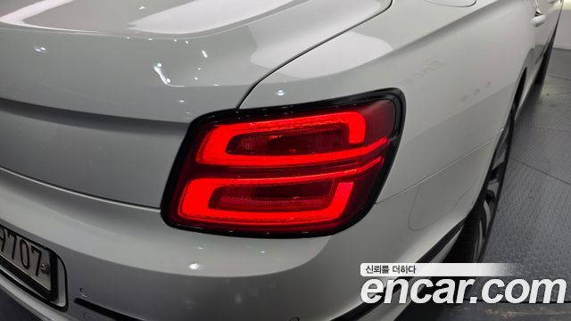 Bentley Flying Spur 2022 — photo 9
