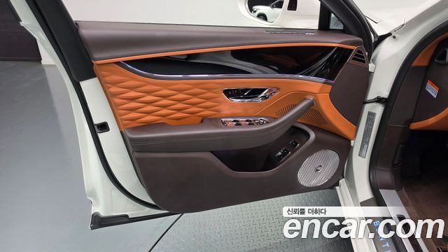 Bentley Flying Spur 2022 — photo 14