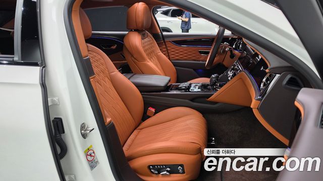 Bentley Flying Spur 2022 — photo 16