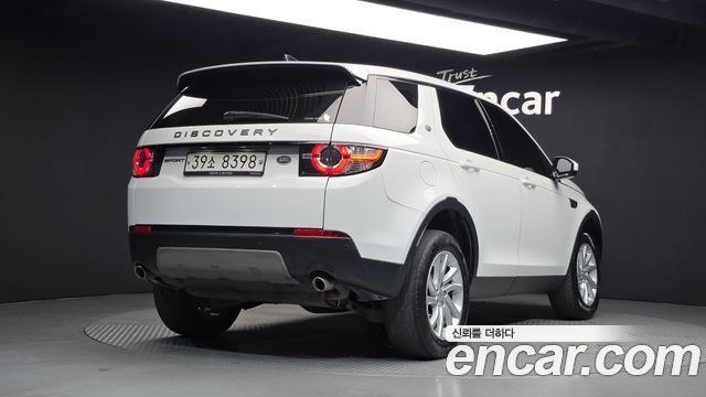 Land Rover Discovery Sport 2017 — photo 2