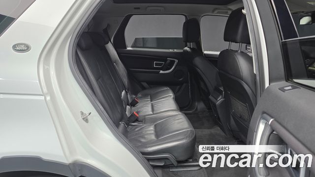Land Rover Discovery Sport 2017 — photo 12