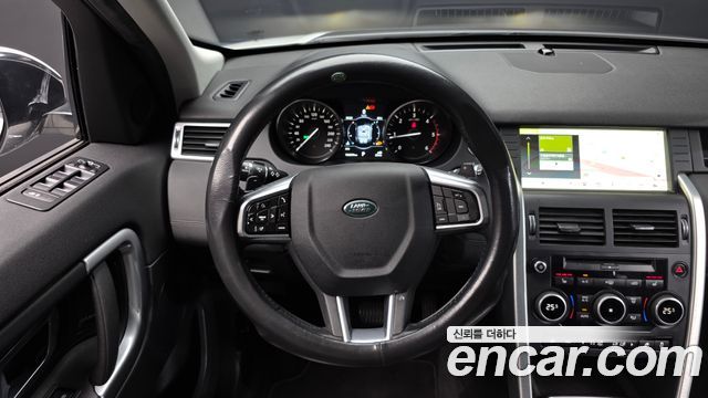 Land Rover Discovery Sport 2017 — photo 13