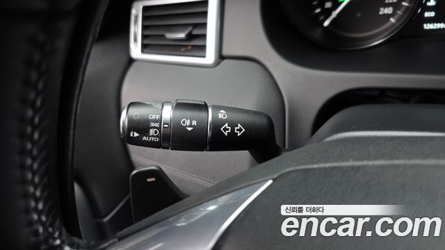 Land Rover Discovery Sport 2017 — photo 17
