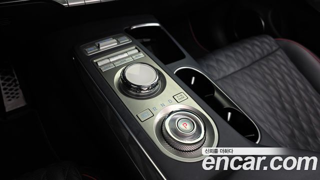 Genesis GV70 2023 — photo 12