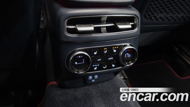Genesis GV70 2023 — photo 25