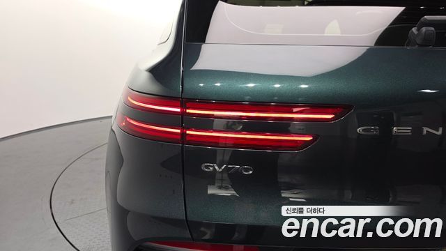 Genesis GV70 2023 — photo 9