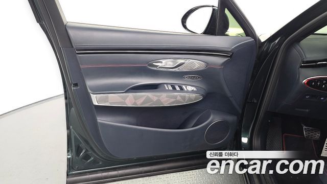 Genesis GV70 2023 — photo 14