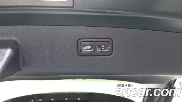 Genesis GV70 2023 — photo 31