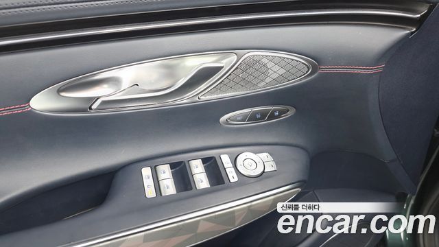 Genesis GV70 2023 — photo 32