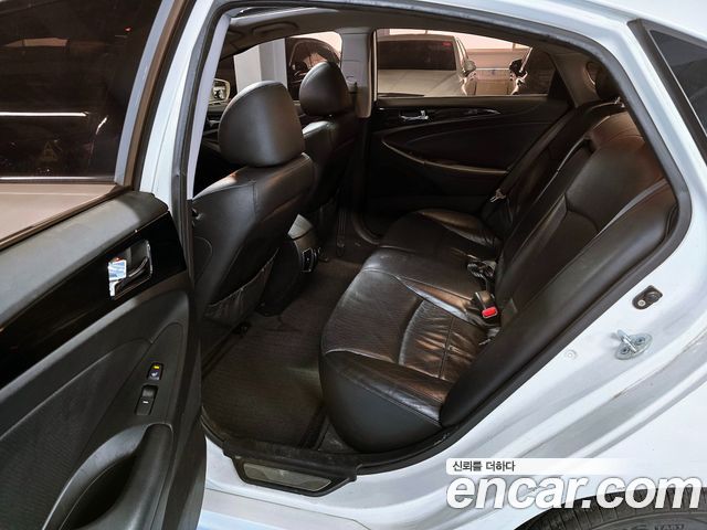 Hyundai Sonata 2010 — photo 13