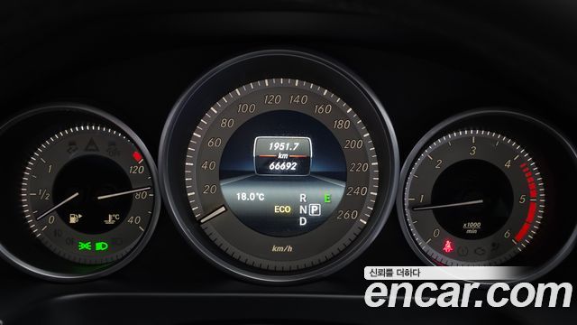Mercedes-Benz E-Class 2015 — photo 11