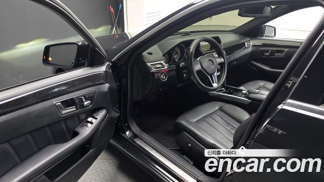 Mercedes-Benz E-Class 2015 — photo 13