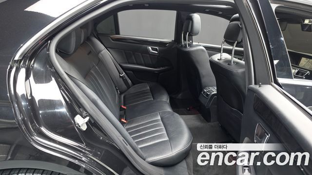 Mercedes-Benz E-Class 2015 — photo 17