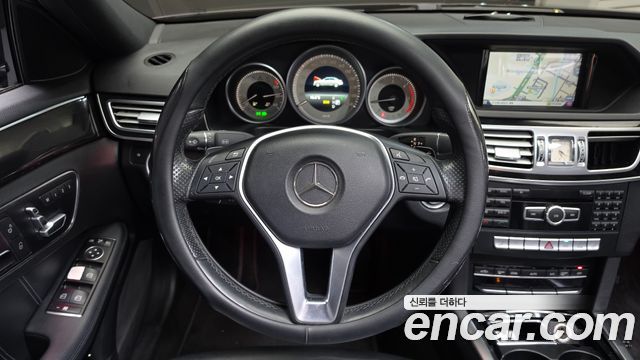 Mercedes-Benz E-Class 2015 — photo 18