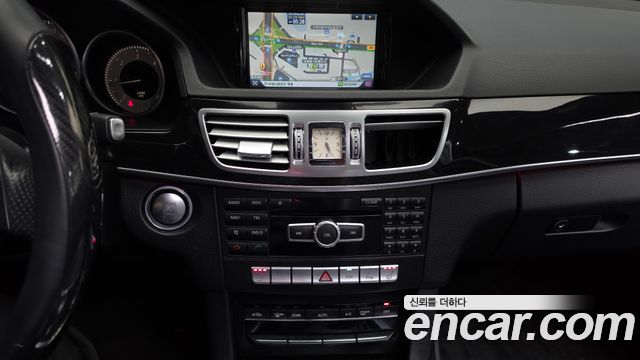 Mercedes-Benz E-Class 2015 — photo 19