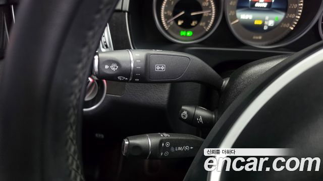 Mercedes-Benz E-Class 2015 — photo 22