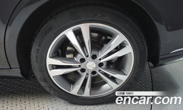 Mercedes-Benz E-Class 2015 — photo 7