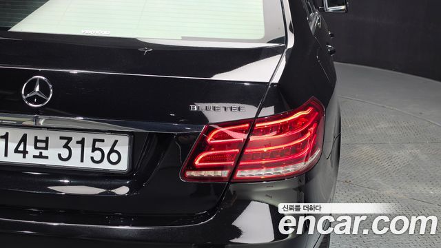 Mercedes-Benz E-Class 2015 — photo 9