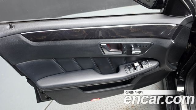 Mercedes-Benz E-Class 2015 — photo 14