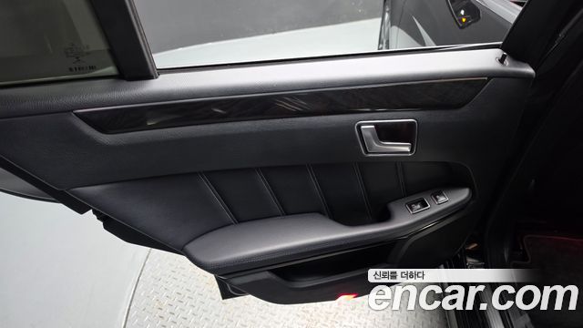 Mercedes-Benz E-Class 2015 — photo 15