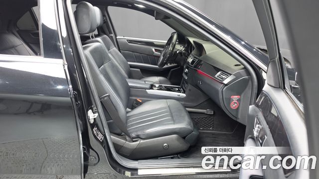 Mercedes-Benz E-Class 2015 — photo 16