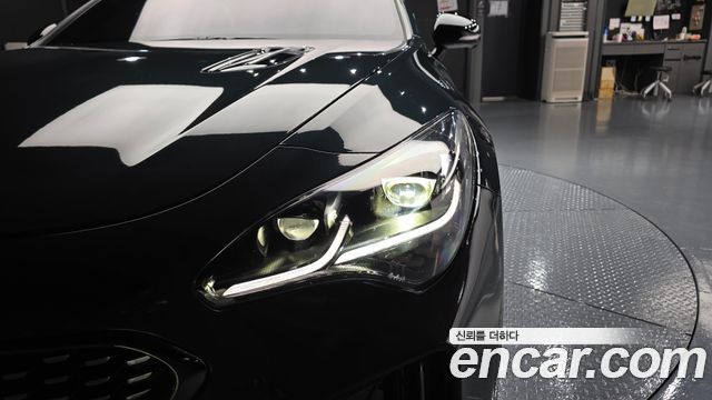 Kia Stinger 2023 — photo 8