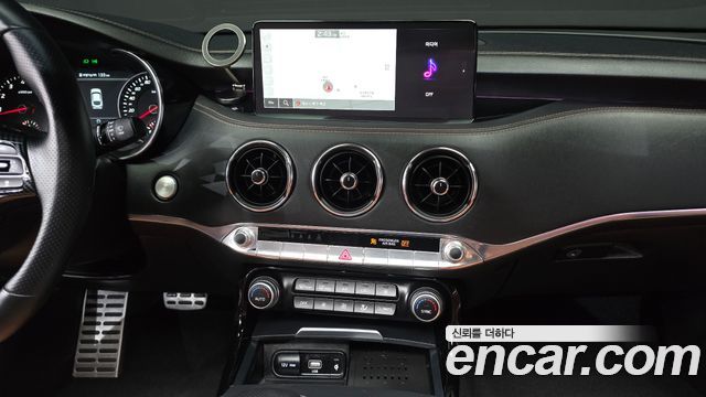 Kia Stinger 2023 — photo 29