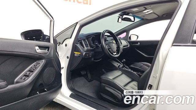 Kia K3 2016 — photo 10