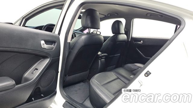 Kia K3 2016 — photo 11