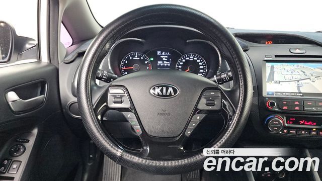 Kia K3 2016 — photo 15
