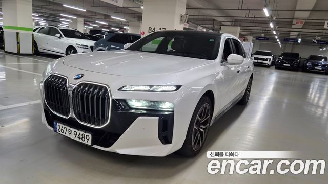 BMW 7-Series 2023 — photo 2