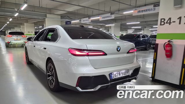 BMW 7-Series 2023 — photo 3