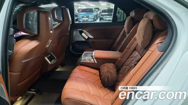 BMW 7-Series 2023 — photo 7