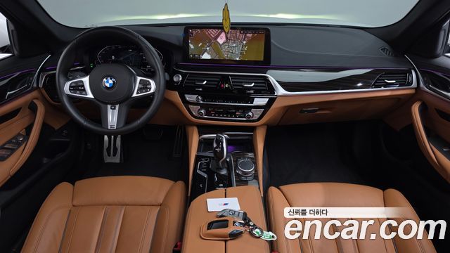 BMW 5-Series 2022 — photo 10