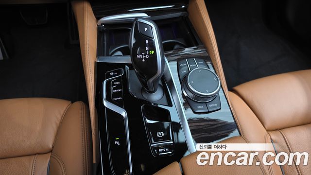 BMW 5-Series 2022 — photo 12