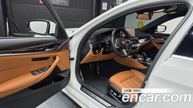 BMW 5-Series 2022 — photo 13