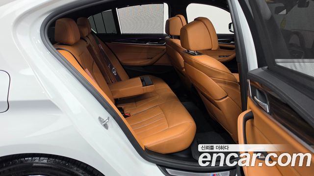 BMW 5-Series 2022 — photo 17
