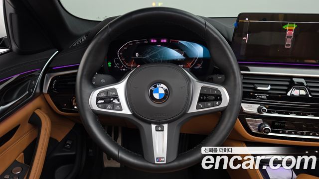 BMW 5-Series 2022 — photo 19