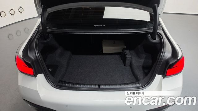 BMW 5-Series 2022 — photo 26