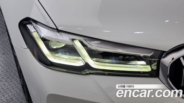 BMW 5-Series 2022 — photo 8