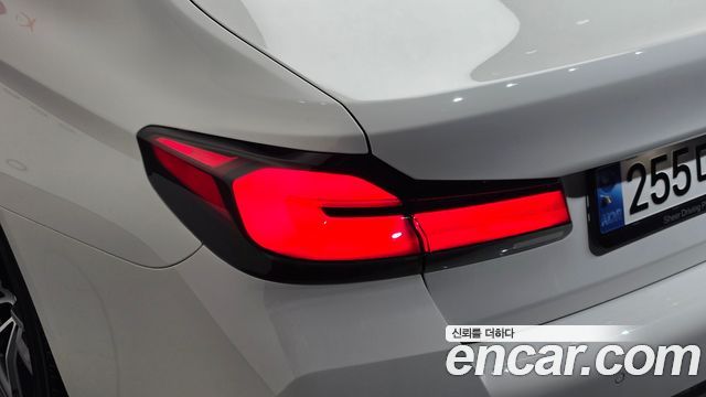 BMW 5-Series 2022 — photo 9