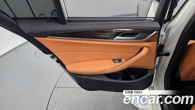 BMW 5-Series 2022 — photo 15