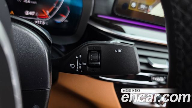 BMW 5-Series 2022 — photo 29