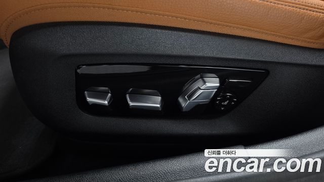 BMW 5-Series 2022 — photo 30